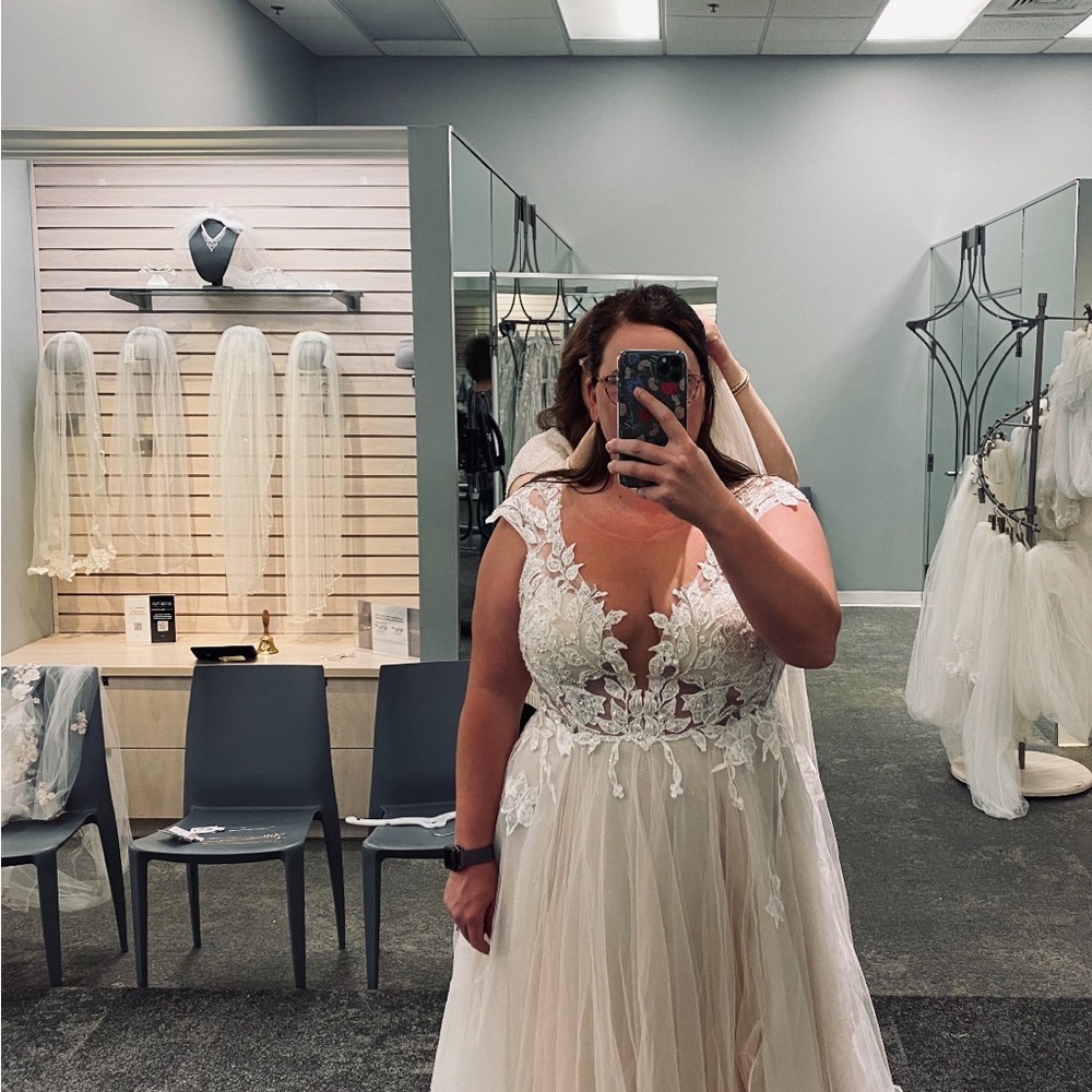 Elegant Lace Wedding Dress
